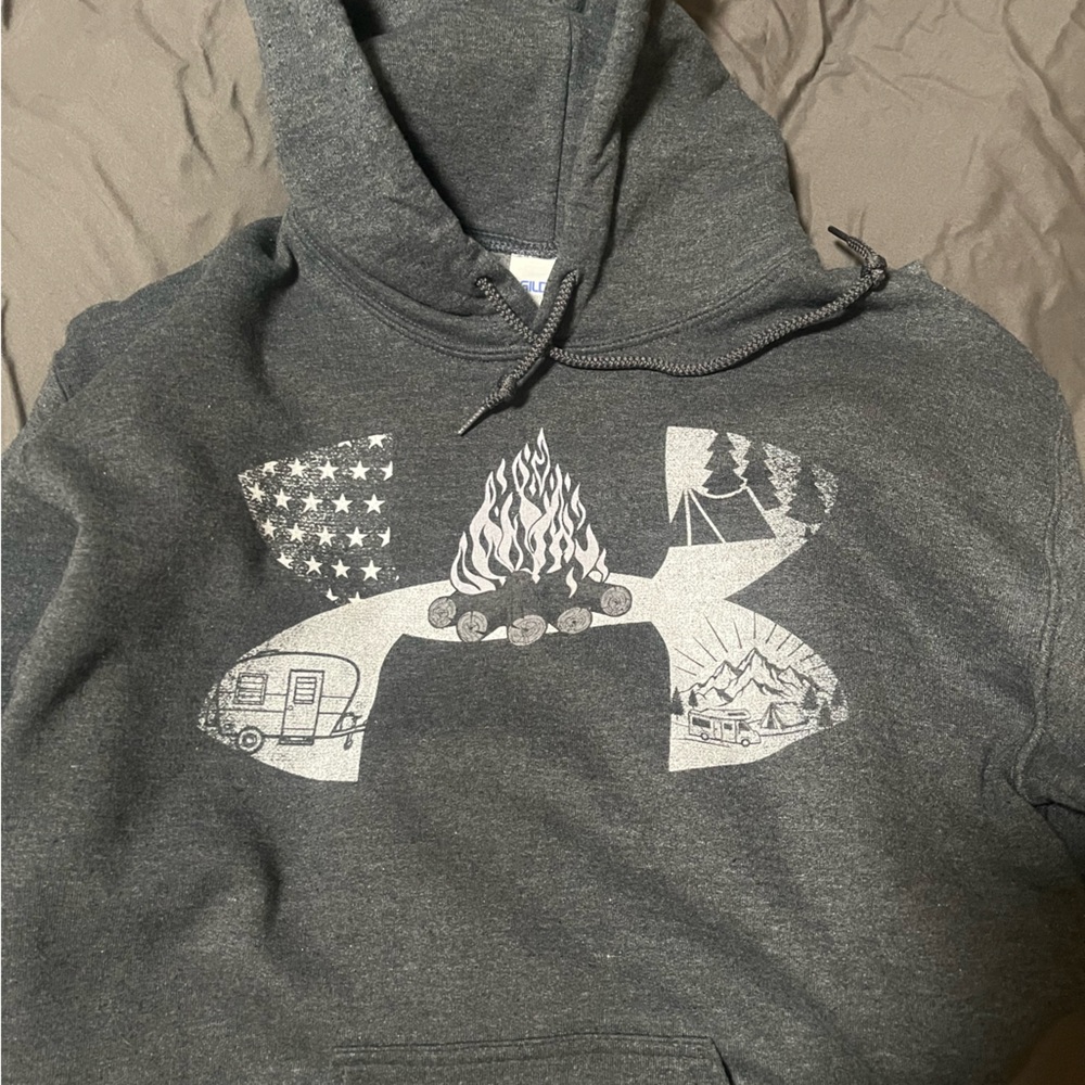 Under Armour Sweatshirt Camping